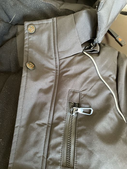 Зимняя куртка с капюшоном