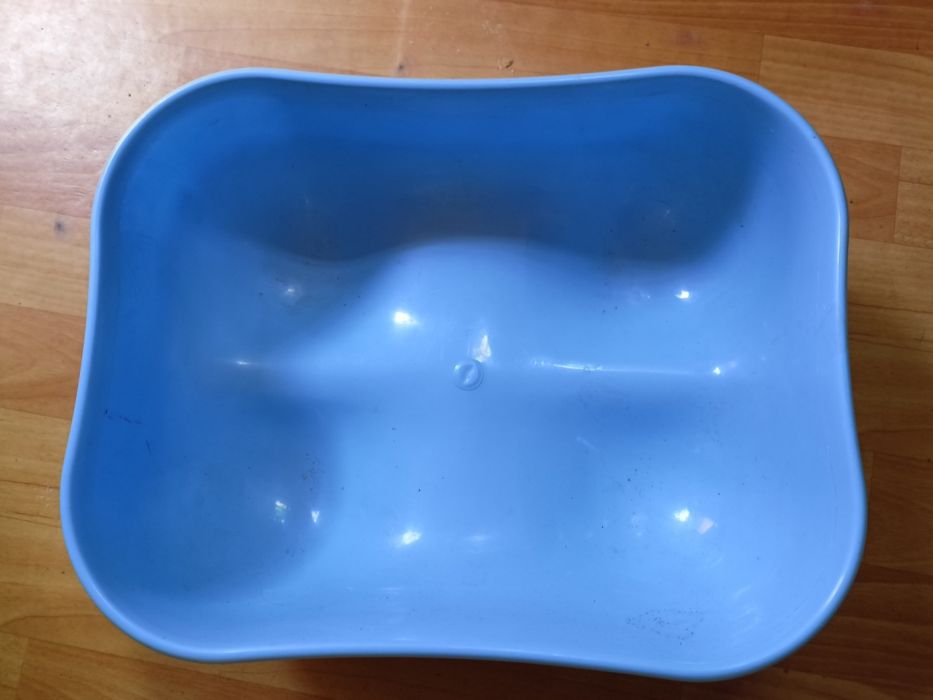 Кофейные чашки и  стакан с крышкой