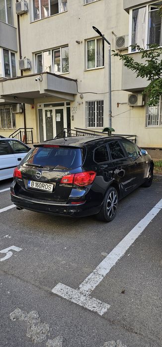 Opel Astra Touring 2012