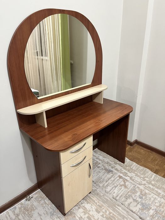 Косметический стол