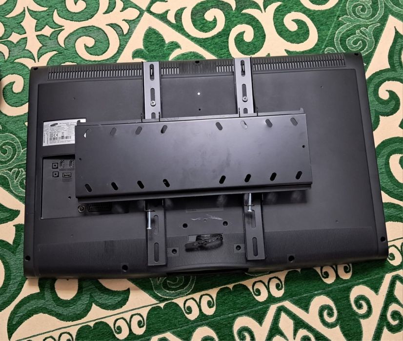 Телевизор с подставкой LG