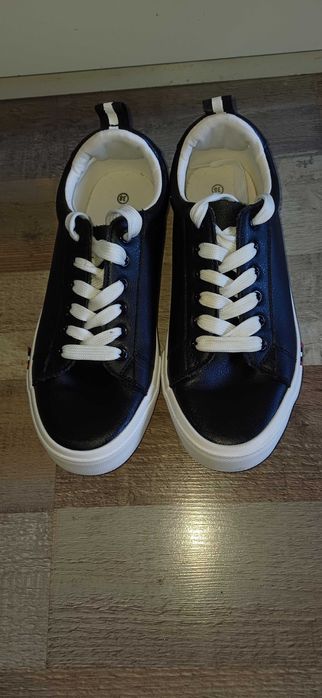 Дамски обувки и маратонки