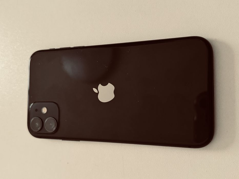 Vand iphone 11 64 gb negru