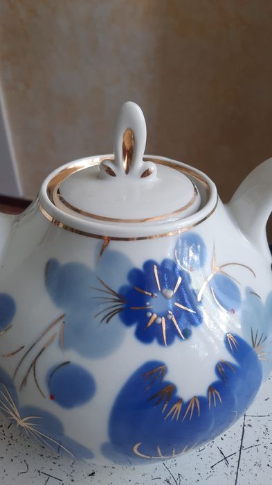 Продам  чайники разные,