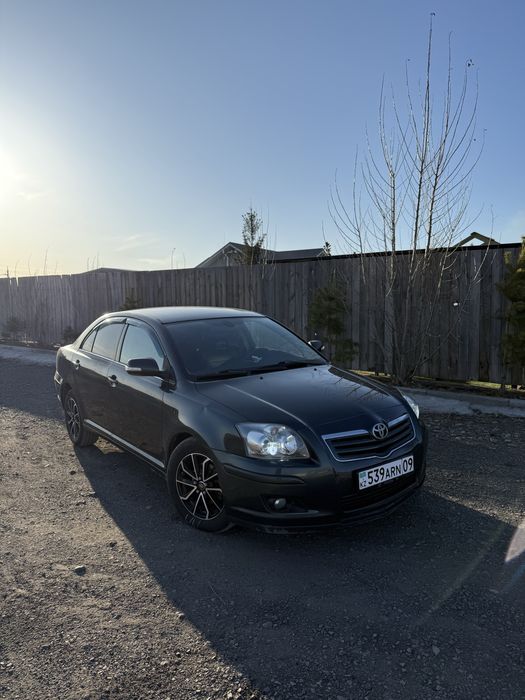 Toyota Avensis.
