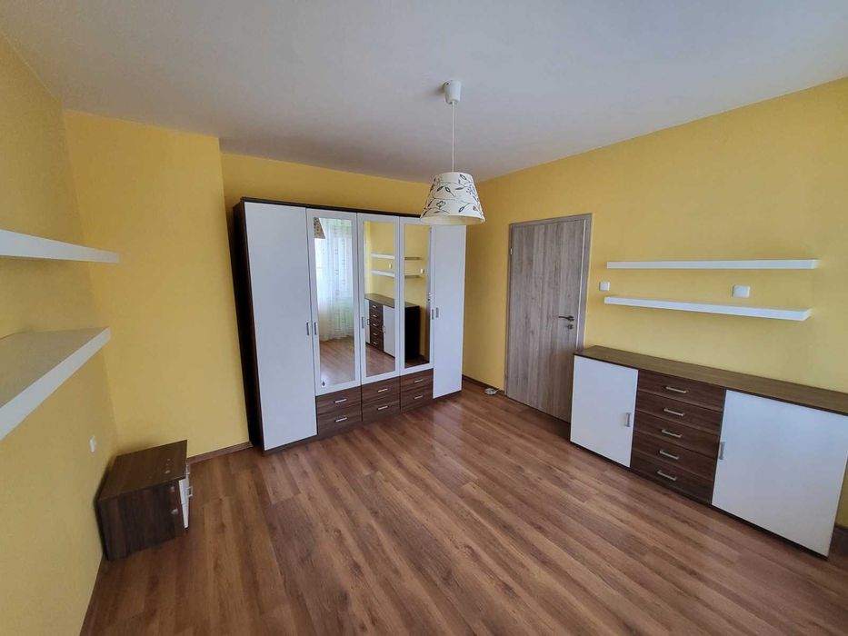 3-стаен апартамент под наем в кв. Красна поляна