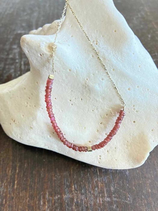 Колие с фасетиран рубин и колие с фасетиран турмалин