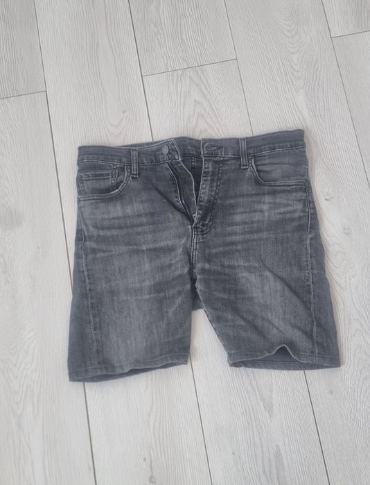 Pantaloni scurti levi s marimea m