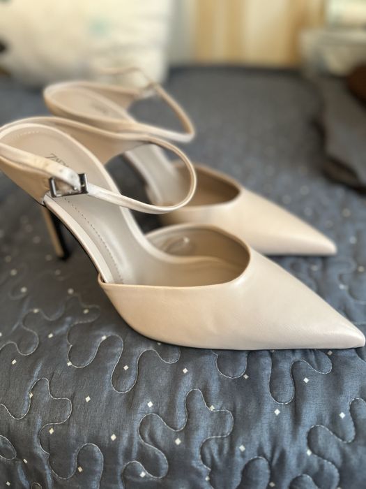 Обувки с ток Zara