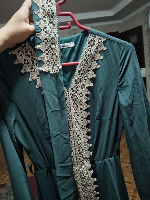 Продам платье   и юбки разные