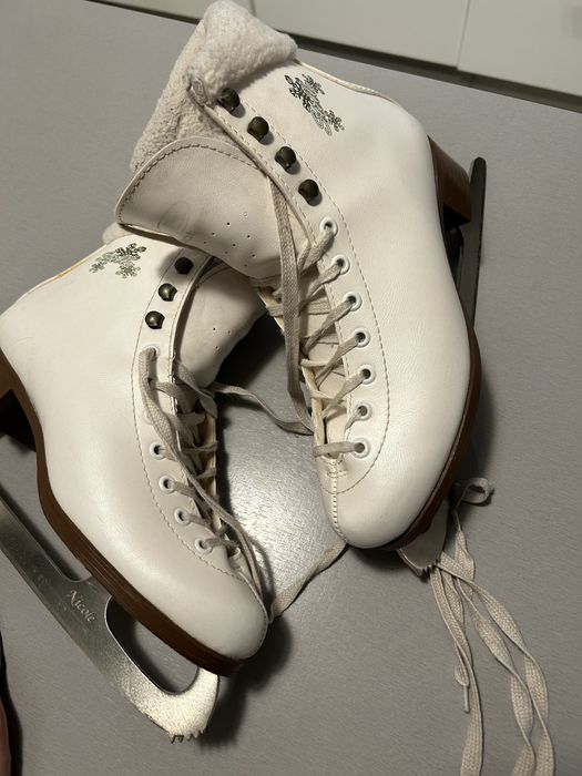 Продавам кънки за лед Botas Stella 250
