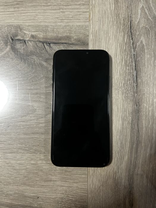 Продавам iPhone X