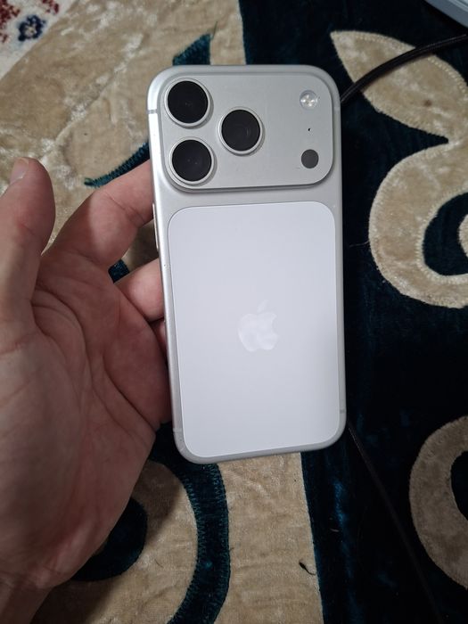 Продам iPhone 17pro 256gb