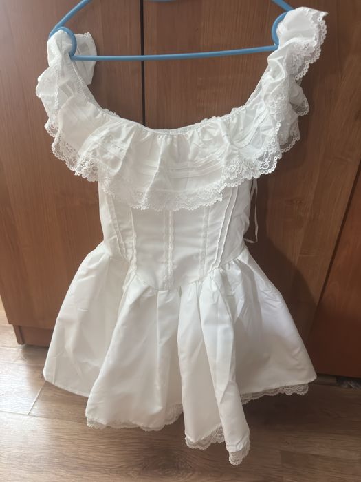 Бяла къса рокличка