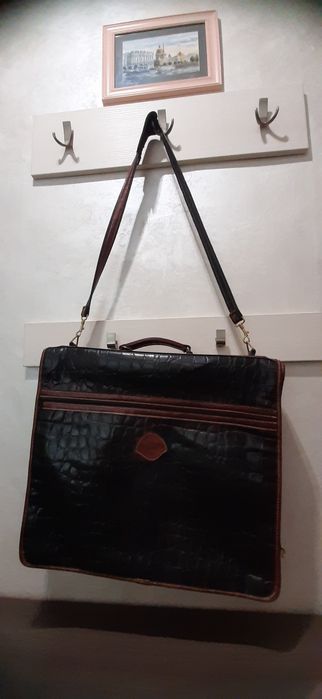 Ориг. италианска чанта  Giuliano Dorre от естествена кожа за пренасяне