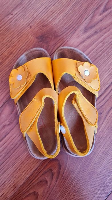 Sandale Superfit pt fete galbene marime 29 stare foarte buna