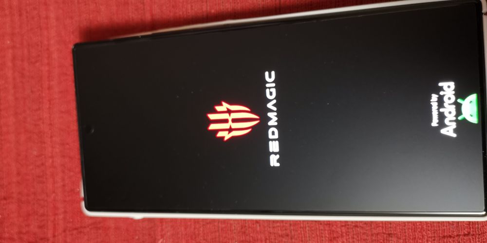Продавам геймърски RedMagic 10 air ram16/512