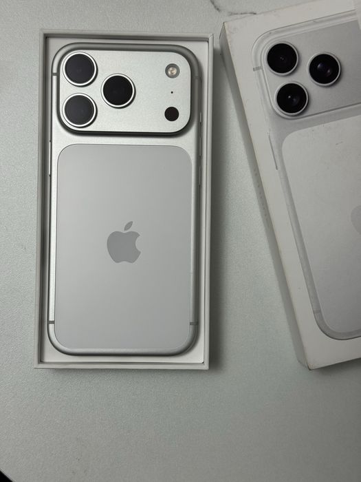  iPhone 17pro 5G 256gb silver акб 100% в нулёвом сост.