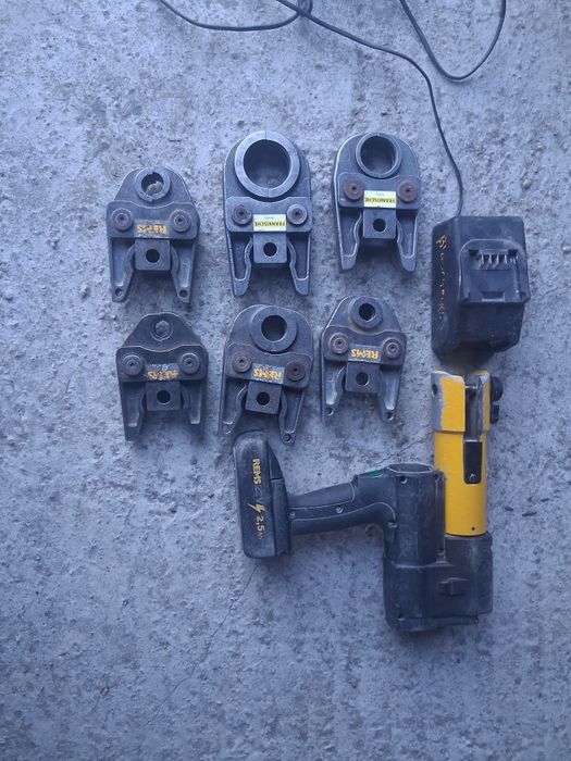 Presă sertizare Mini Rems completă cu bacuri an 2021 la 3500 lei.