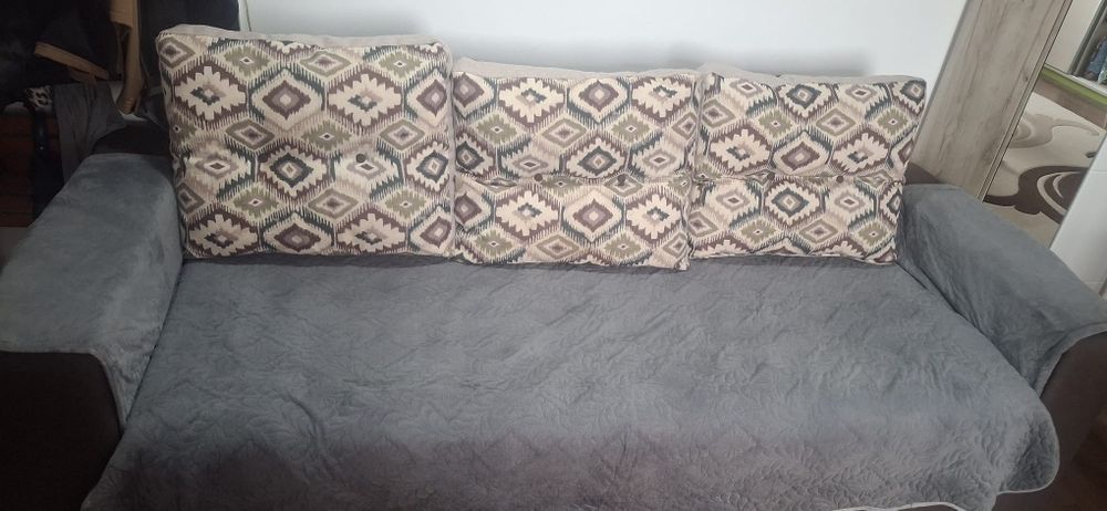 Canapea extensibila 3 locuri