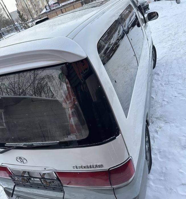 Toyota Regius бус семь мест