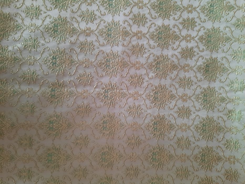 Продам шторы с ламбрикеном и тюль.