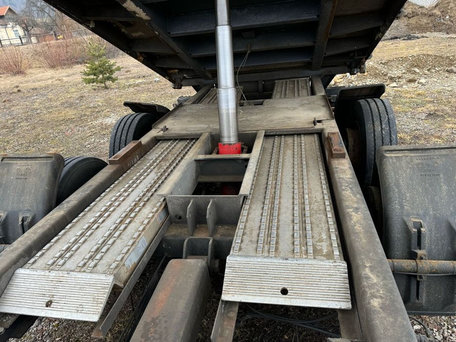 Trailer remorcă Moeslein basculabila pe trei parti