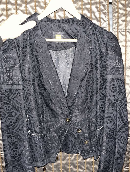 Сака на Dolce & Gabanna,Boss,Versace и Max Mara