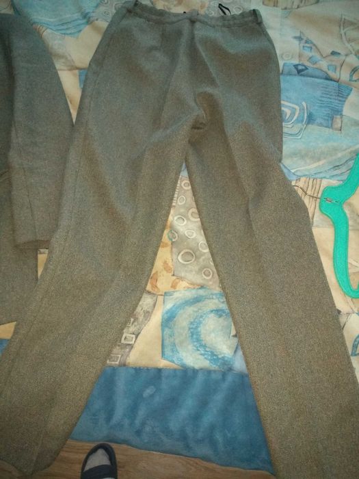 Дамски класически костюм - сако с панталон -размер 38 s