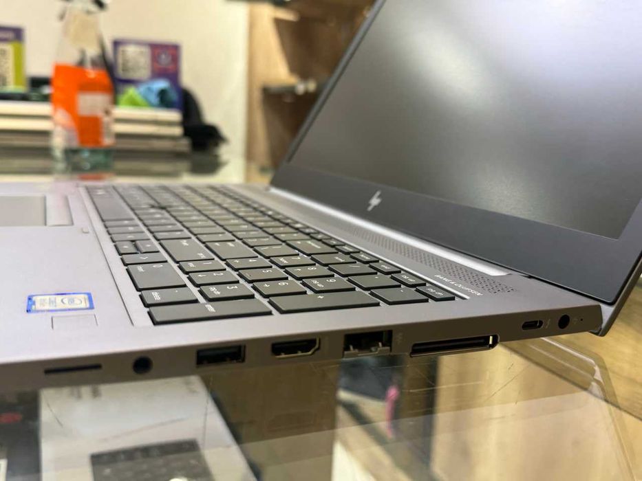 HP ZBook 15U G6 Core i7-8665U озу8гб 256ssd Radeon Pro WX3200