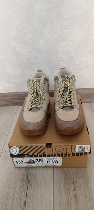 Продам зимние ботинки