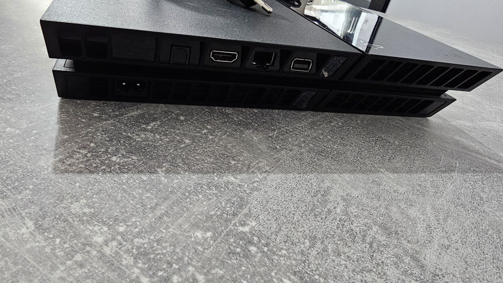 PlayStation 4 512 gb sau (+ jocuri)
