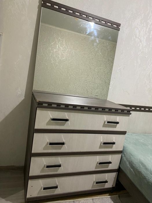 Срочно продам спальный гарнитур по низкой цене