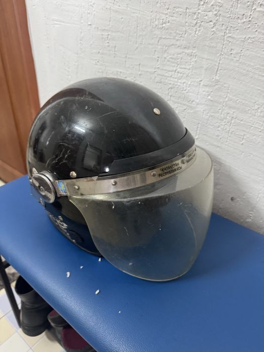 Каска для зашиты головы