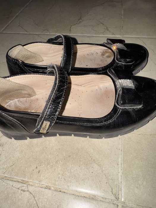 Туфли и кроссовки для девочек