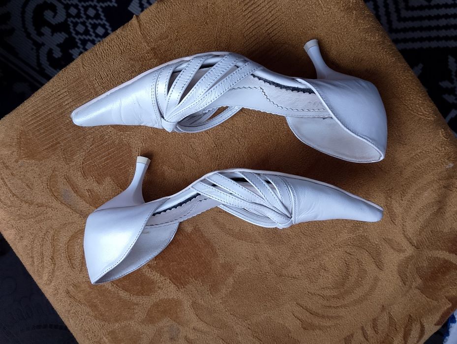 Pantofi eleganți de piele