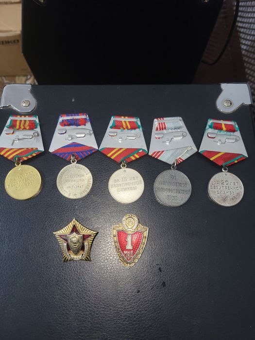 Продаёться Медальи