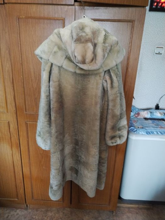 Шуба мутоновая женская...