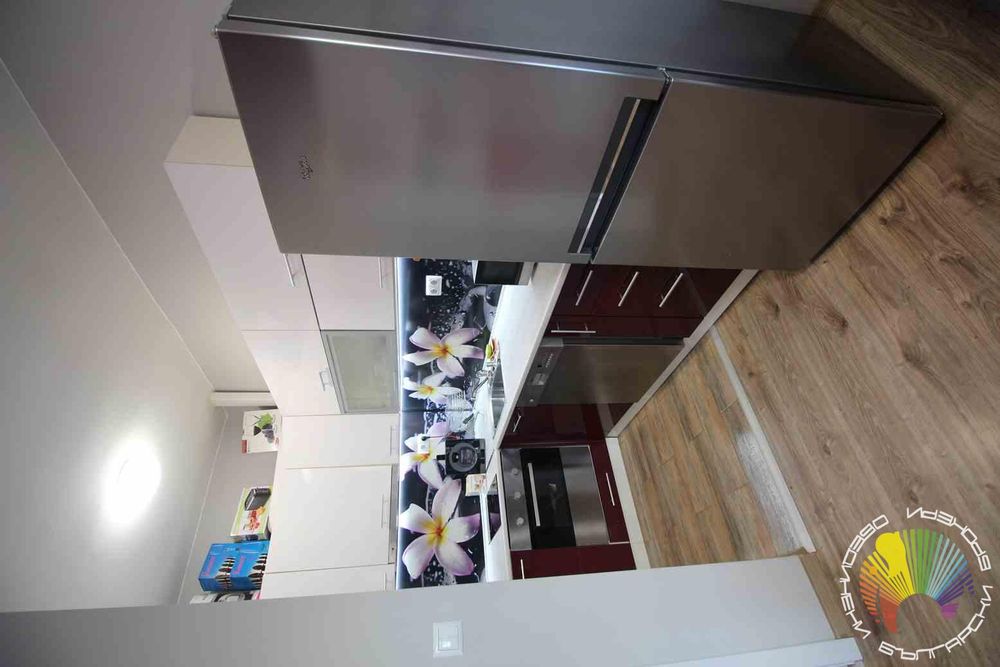 Дава се под наем Тристаен апартамент в Бургас, Център - 68 кв.м за 550 € - Снимка #2