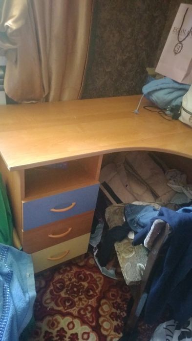 Продам письменный стол