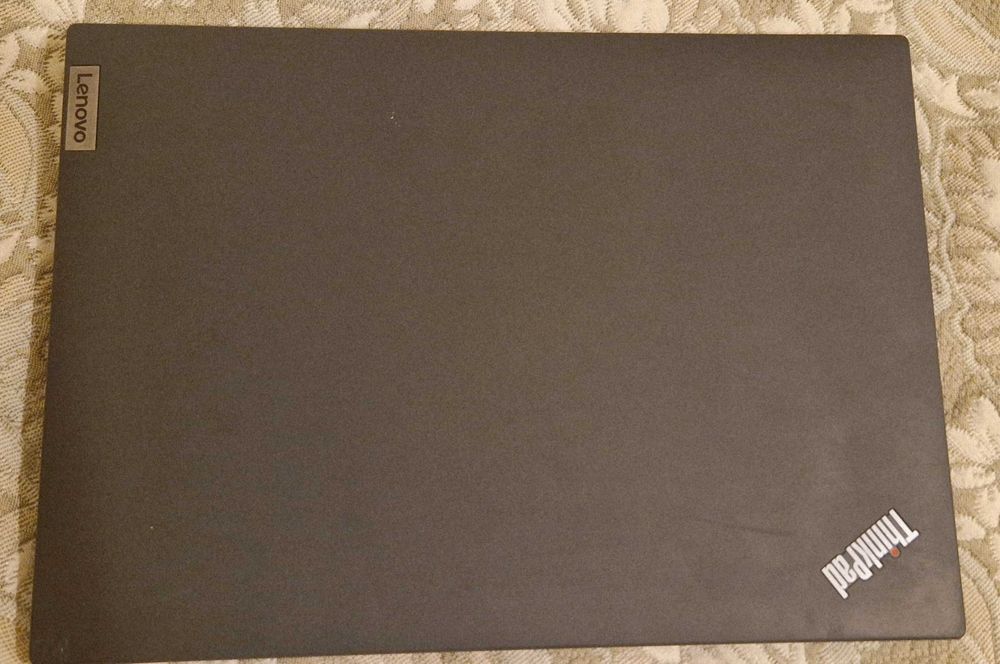 Vand laptop Lenovo Thinkpad T 14 Gen 3 Magnesium Touchpoint si laptop Acer Aspire 5738 ZG