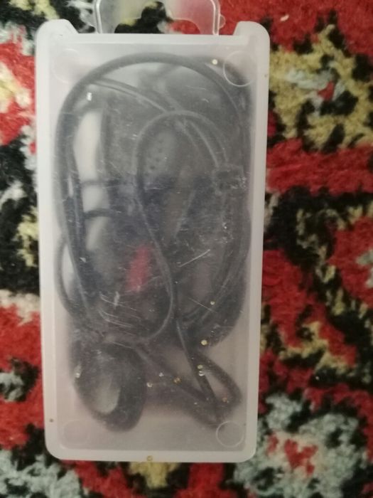 Продам наушники проводные