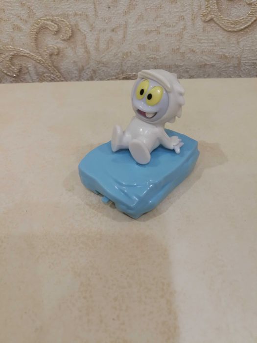 Продам киндер игрушки