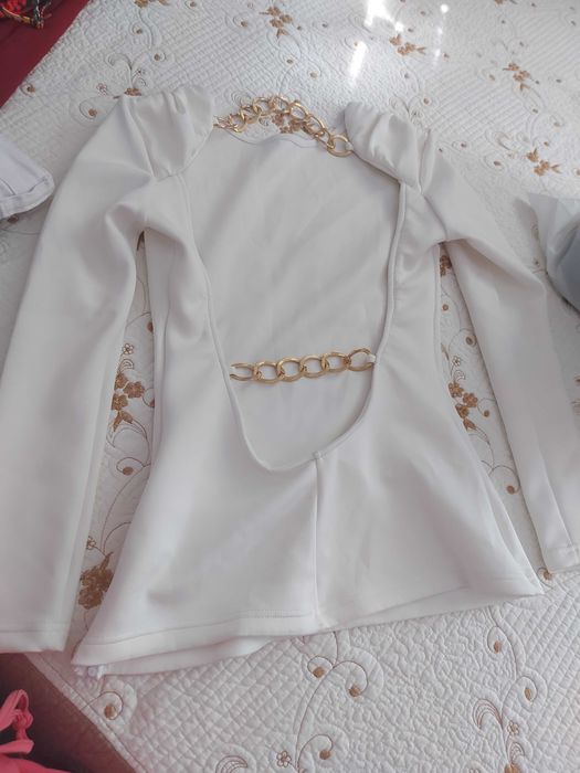 Дамска бяла блуза с гол гръб Megz