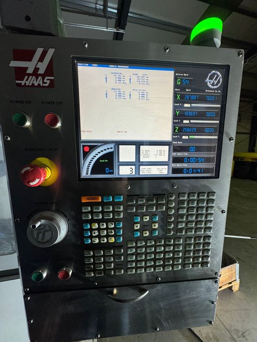Haas Super Mini Mill echipat cu axa a 4 - a,Haas Mini Mill si strung LT 42 Challenger Microcut