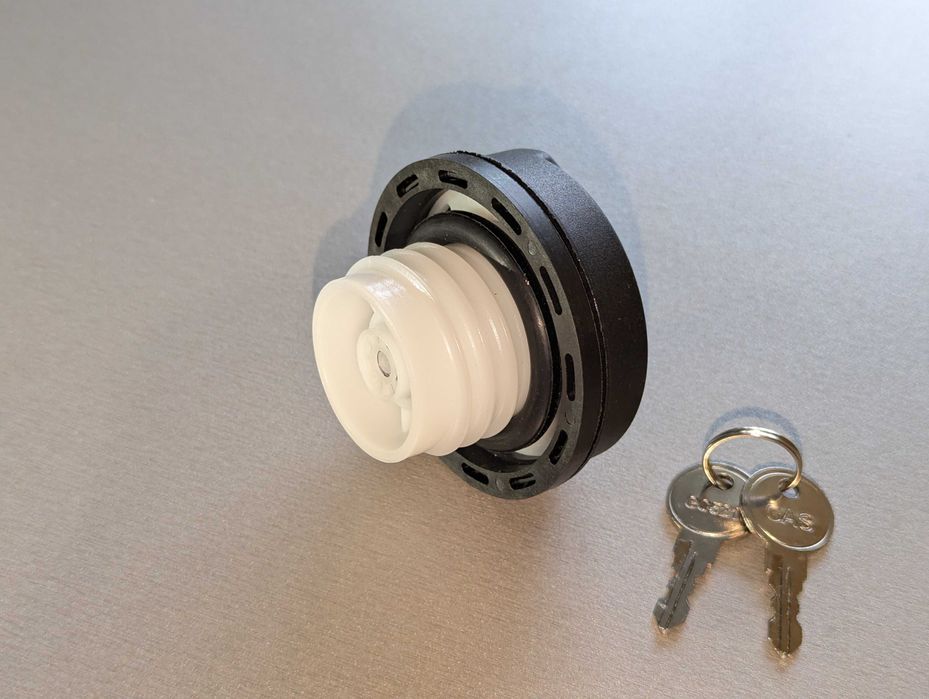 Крышка бензобака с замком