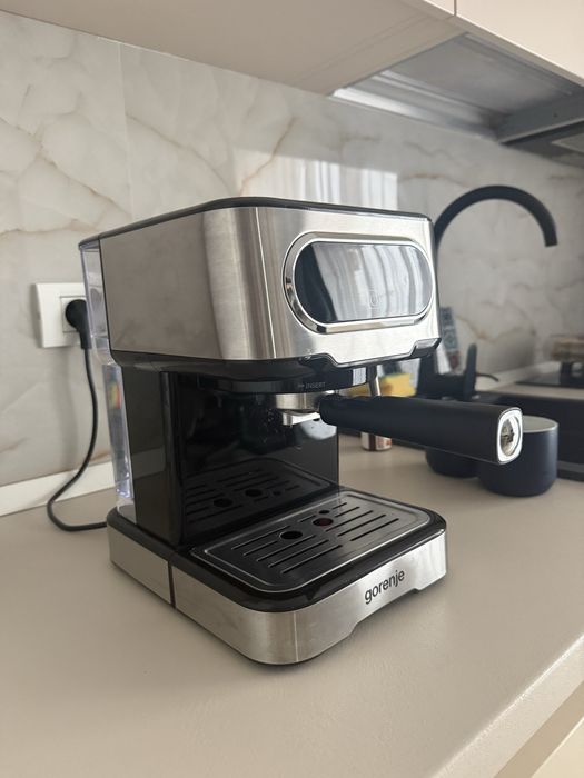 Espressor Manual Gorenje ESCM15DBK, 15 bar, sistem cappuccino