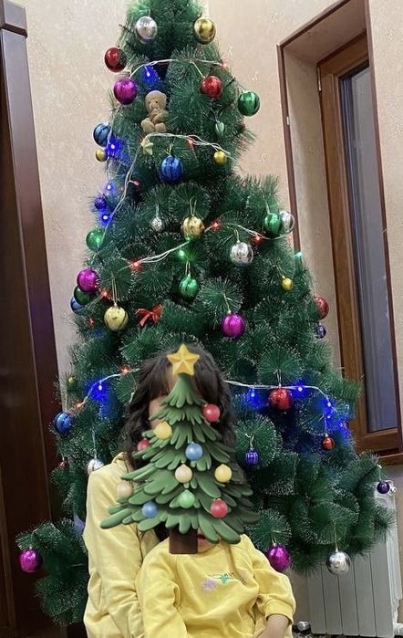 Новогодняя ёлка с игрушками, мишурами, гирляндами и звездой