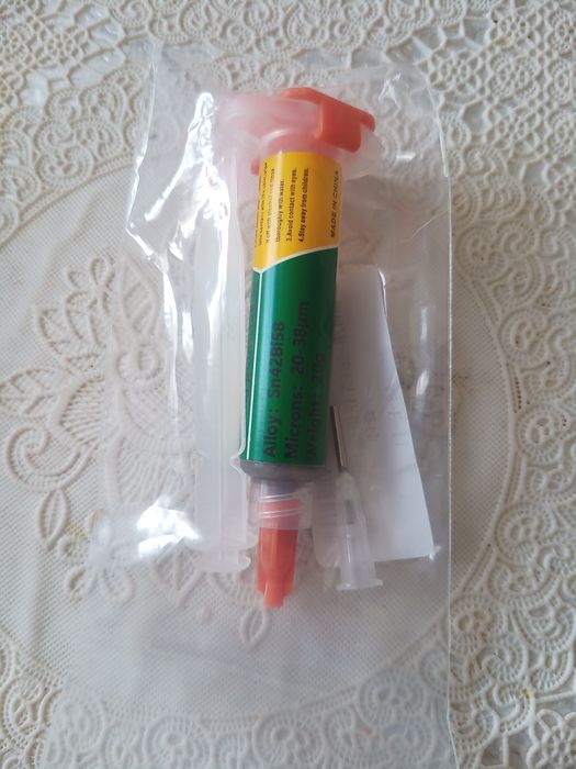 Pasta de lipit la temperatura scazuta 183 de grade la micro chip