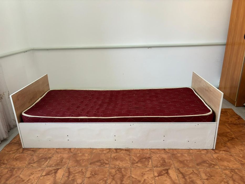 Односпальная кровать